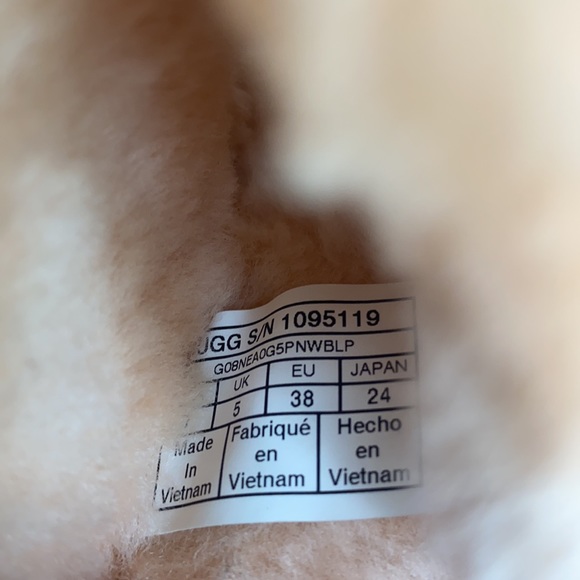 Ugg Fluff Yeah fuzzy slippers 7 - Picture 5 of 8